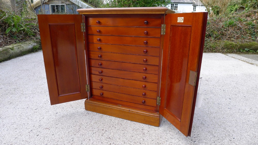 A BEAUTIFUL, TOP QUALITY, VICTORIAN HONDURAS MAHOGANY, TEN DRAWER COLLECTORS CABINET BY MESSRS WATKINS & DONCASTER. CIRCA 1890.  View III