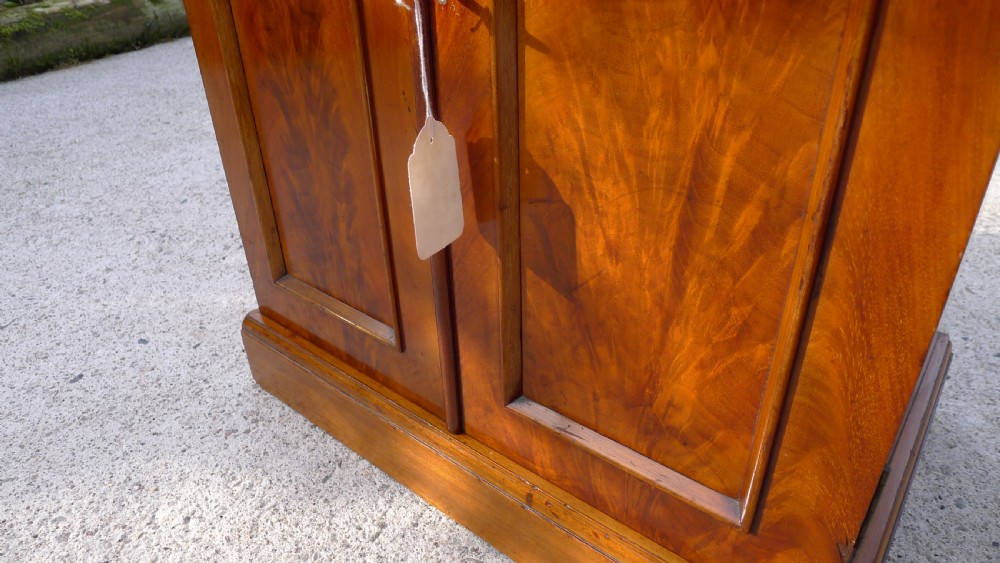 A BEAUTIFUL, TOP QUALITY, VICTORIAN HONDURAS MAHOGANY, TEN DRAWER COLLECTORS CABINET BY MESSRS WATKINS & DONCASTER. CIRCA 1890.  View VIII