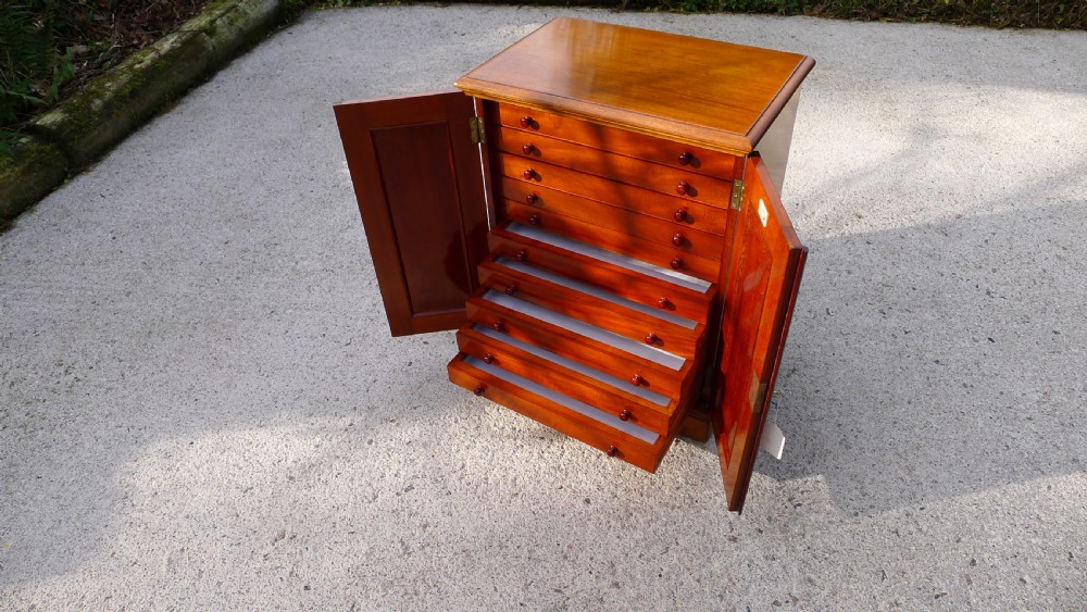 A BEAUTIFUL, TOP QUALITY, VICTORIAN HONDURAS MAHOGANY, TEN DRAWER COLLECTORS CABINET BY MESSRS WATKINS & DONCASTER. CIRCA 1890.  View IX