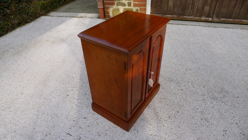 A BEAUTIFUL, TOP QUALITY, VICTORIAN HONDURAS MAHOGANY, TEN DRAWER COLLECTORS CABINET BY MESSRS WATKINS & DONCASTER. CIRCA 1890.  View XII