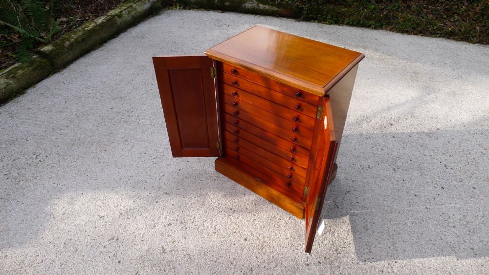 A BEAUTIFUL, TOP QUALITY, VICTORIAN HONDURAS MAHOGANY, TEN DRAWER COLLECTORS CABINET BY MESSRS WATKINS & DONCASTER. CIRCA 1890.  View XIII