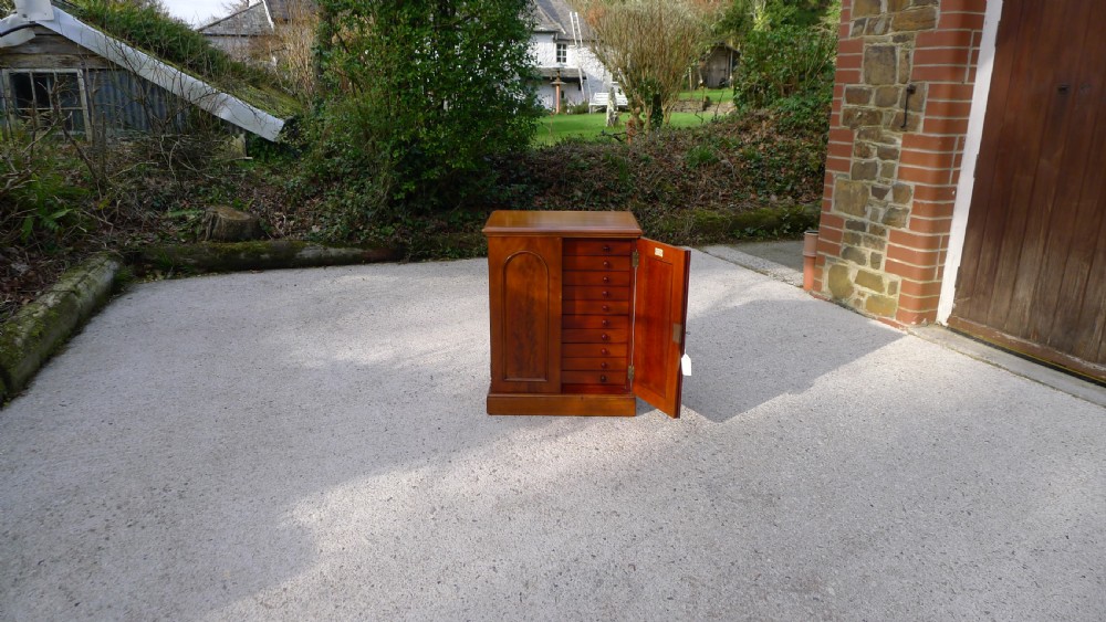 A BEAUTIFUL, TOP QUALITY, VICTORIAN HONDURAS MAHOGANY, TEN DRAWER COLLECTORS CABINET BY MESSRS WATKINS & DONCASTER. CIRCA 1890.  View XIV
