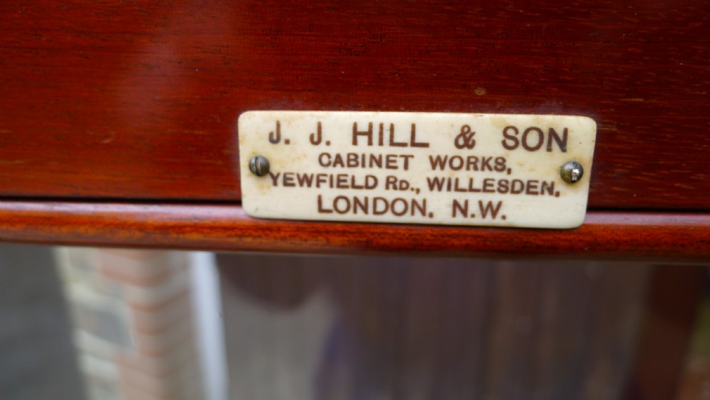 A GOOD 20 DRAWER, CONTINENTAL DEPTH COLLECTORS CABINET BY HILLS OF WILLESDEN, LONDON. CIRCA 1900. View III