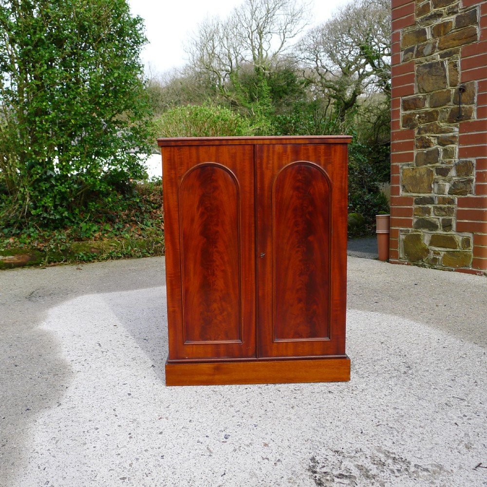 A BEAUTIFUL TOP QUALITY COLLECTORS  CABINET WITH IMPORTANT HISTORICAL PROVENANCE. PROPERTY OF THE LATE ALICE BLANCHE BALFOUR. CIRCA 1870. View IV