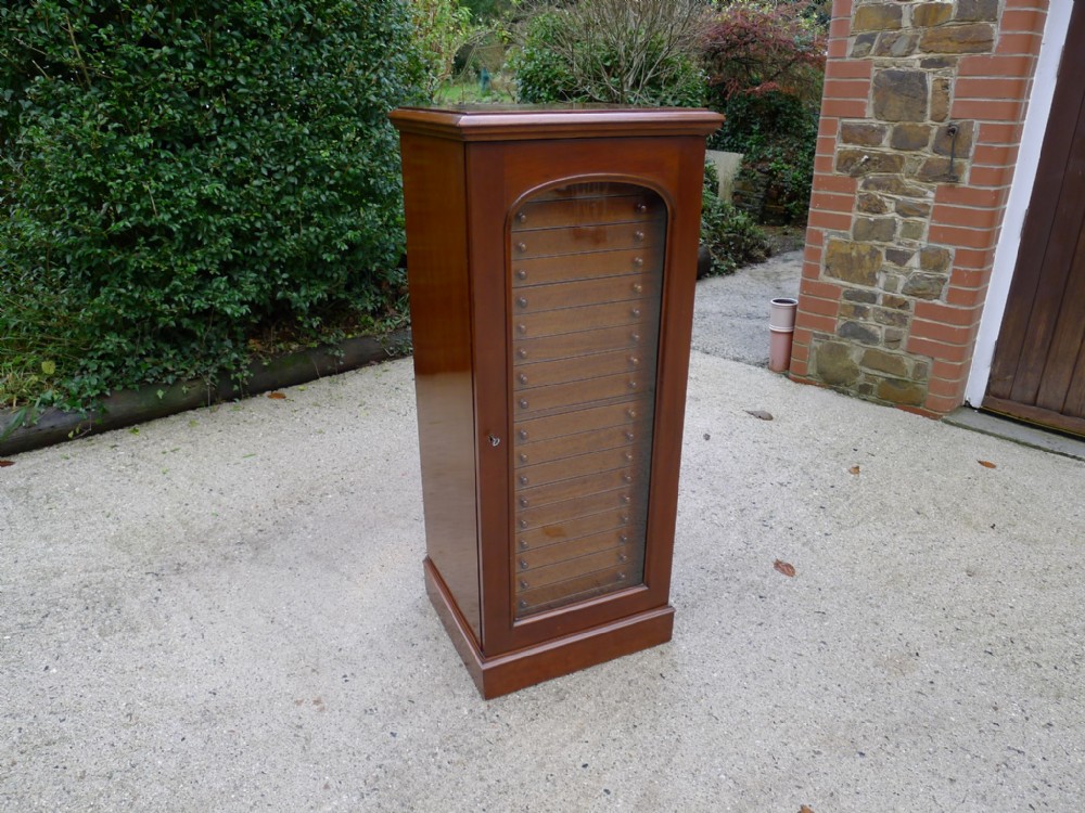 A SUPERB WATKINS & DONCASTER 20 DRAWER MAHOGANY COLLECTORS CABINET. CIRCA 1900.
