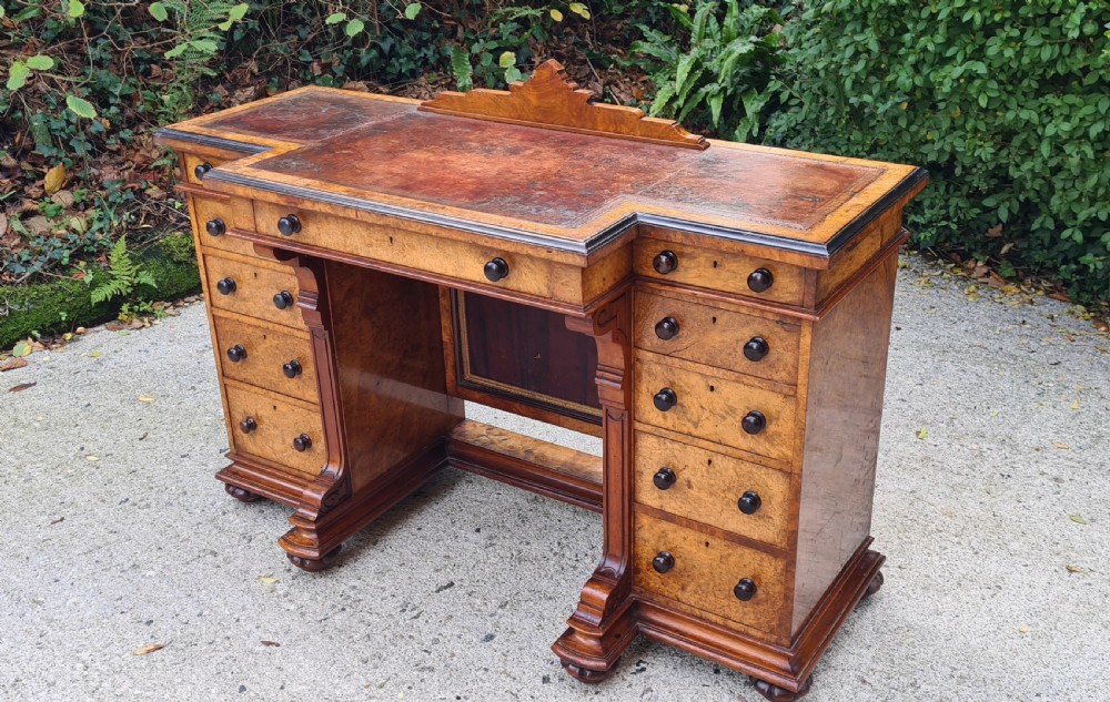 A BEAUTIFUL BURR WALNUT AND MAHOGANY PEDESTAL DESK. CIRCA 1880.