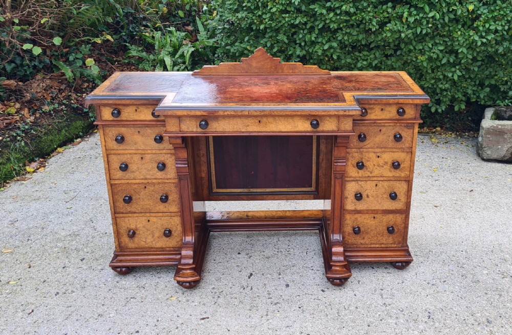 A BEAUTIFUL BURR WALNUT AND MAHOGANY PEDESTAL DESK. CIRCA 1880. View V