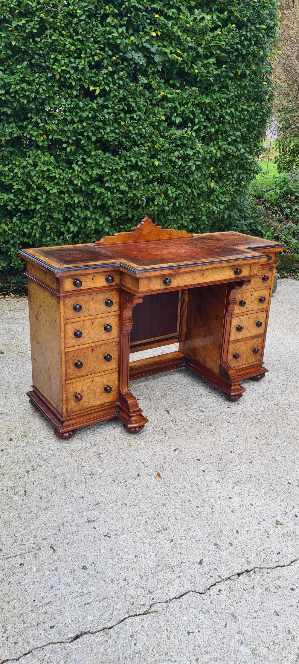 A BEAUTIFUL BURR WALNUT AND MAHOGANY PEDESTAL DESK. CIRCA 1880. View VII
