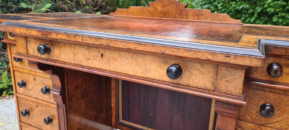 A BEAUTIFUL BURR WALNUT AND MAHOGANY PEDESTAL DESK. CIRCA 1880. View X