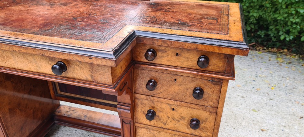 A BEAUTIFUL BURR WALNUT AND MAHOGANY PEDESTAL DESK. CIRCA 1880. View XIII