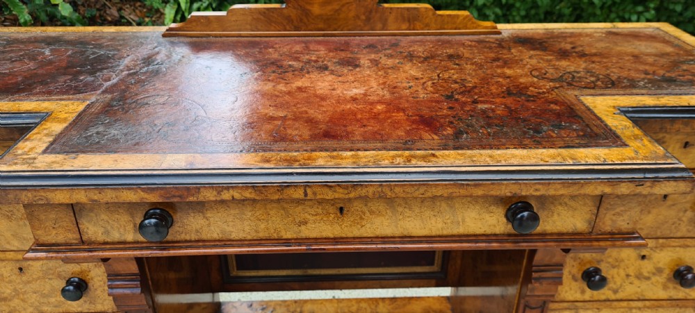 A BEAUTIFUL BURR WALNUT AND MAHOGANY PEDESTAL DESK. CIRCA 1880. View XIV