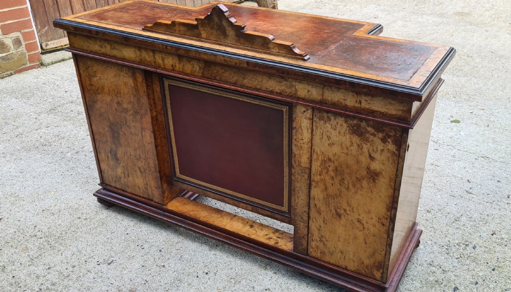 A BEAUTIFUL BURR WALNUT AND MAHOGANY PEDESTAL DESK. CIRCA 1880. View XV