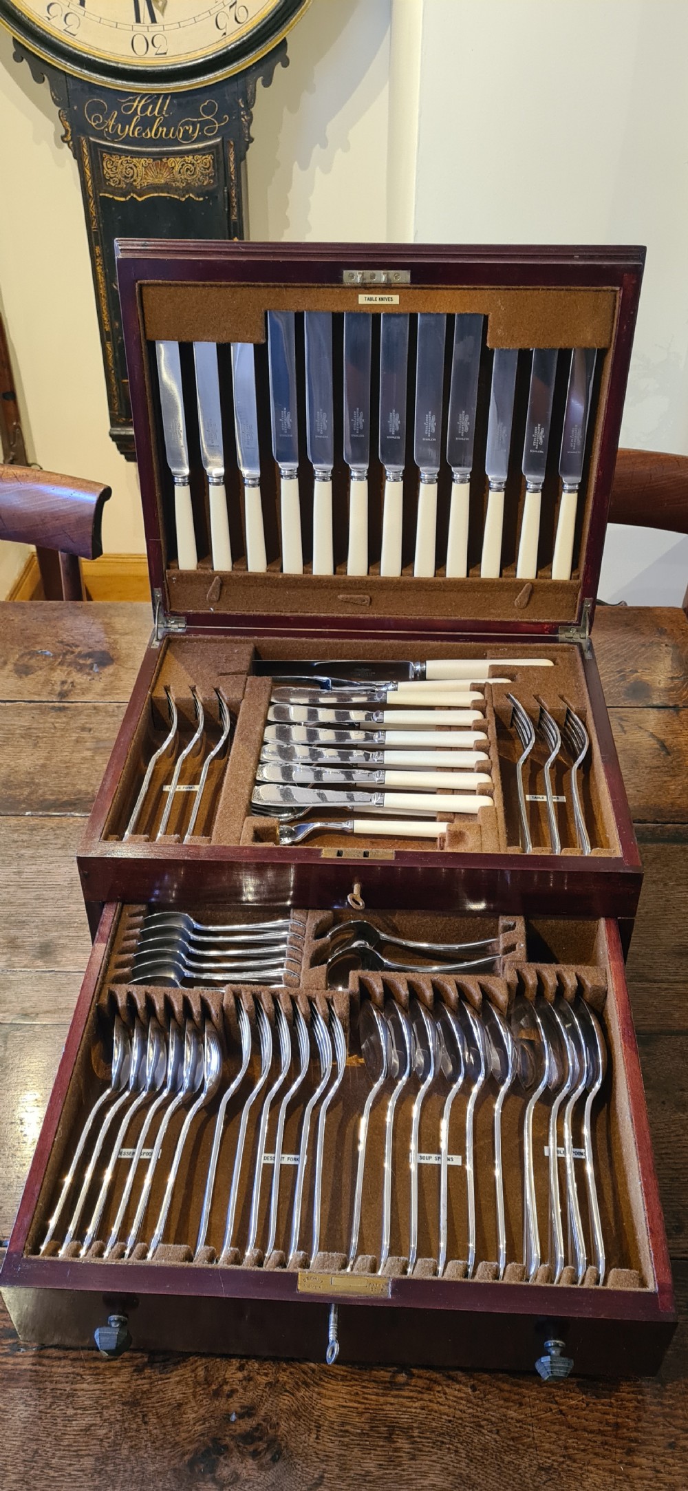A SPLENDID MAPPIN & WEBB 62 PIECE PRINCES PLATE MAHOGANY CANTEEN OF CUTLERY.