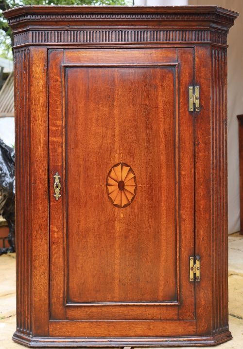 A AND B ANTIQUES PROFILE PHOTO WHICH LINKS TO DEALER PAGE