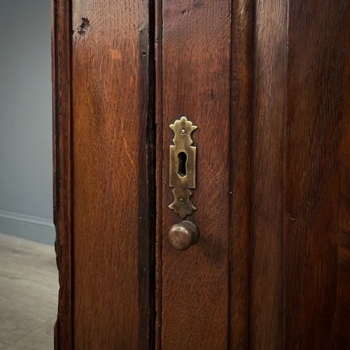 ATTRACTIVE ANTIQUE GEORGIAN OAK HANGING CORNER CABINET - ADDITIONAL PHOTO 4