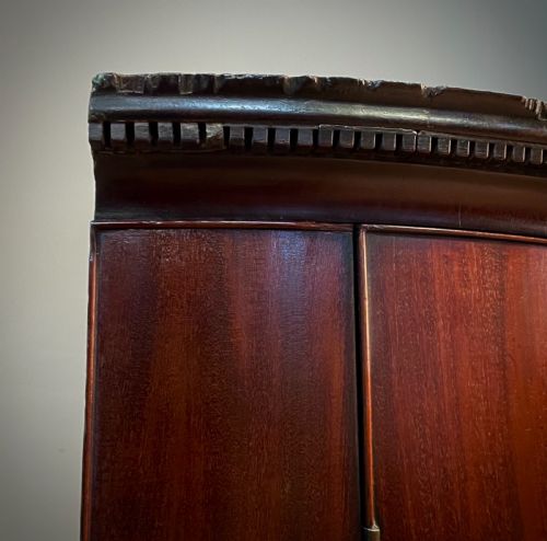 ATTRACTIVE ANTIQUE GEORGIAN MAHOGANY BOW FRONT HANGING CORNER CABINET - ADDITIONAL PHOTO 3