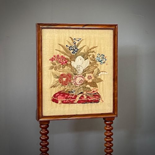 ATTRACTIVE ANTIQUE VICTORIAN BOBBIN TURNED CARVED MAHOGANY TAPESTRY FIRE SCREEN - ADDITIONAL PHOTO 1