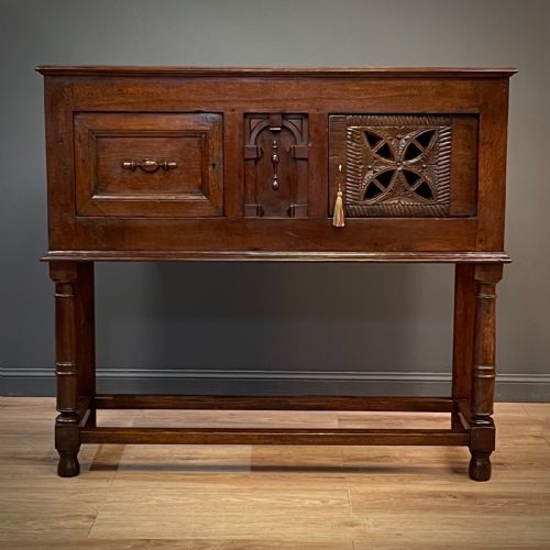 ATTRACTIVE TALL LARGE ANTIQUE CARVED OAK LIVERY CABINET - ADDITIONAL PHOTO 1