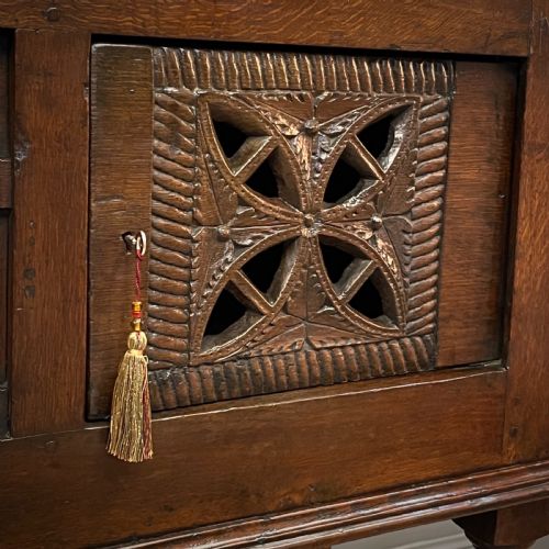 ATTRACTIVE TALL LARGE ANTIQUE CARVED OAK LIVERY CABINET - ADDITIONAL PHOTO 3