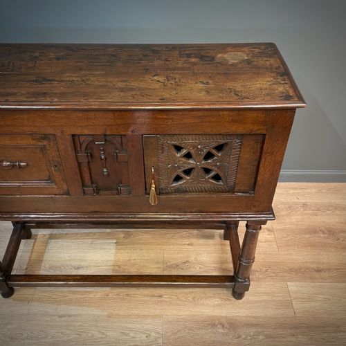 ATTRACTIVE TALL LARGE ANTIQUE CARVED OAK LIVERY CABINET - ADDITIONAL PHOTO 4
