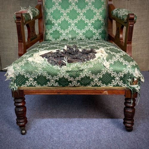 ATTRACTIVE ANTIQUE VICTORIAN CARVED MAHOGANY ARMCHAIR FOR REUPHOLSTERY - ADDITIONAL PHOTO 5