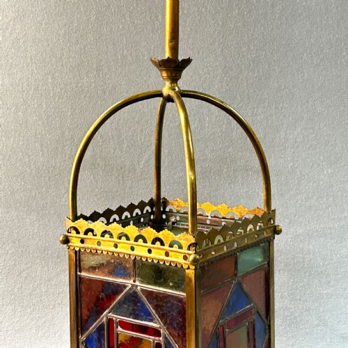 ATTRACTIVE ANTIQUE VICTORIAN STAINED GLASS AND BRASS HALL LANTERN - ADDITIONAL PHOTO 1