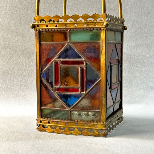 ATTRACTIVE ANTIQUE VICTORIAN STAINED GLASS AND BRASS HALL LANTERN - ADDITIONAL PHOTO 2