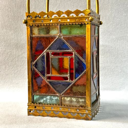 ATTRACTIVE ANTIQUE VICTORIAN STAINED GLASS AND BRASS HALL LANTERN - ADDITIONAL PHOTO 4