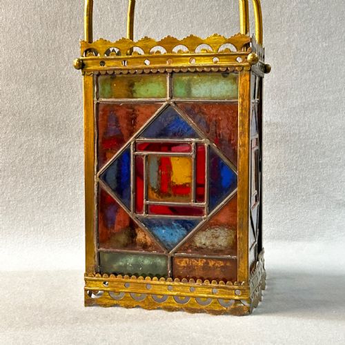 ATTRACTIVE ANTIQUE VICTORIAN STAINED GLASS AND BRASS HALL LANTERN - ADDITIONAL PHOTO 8