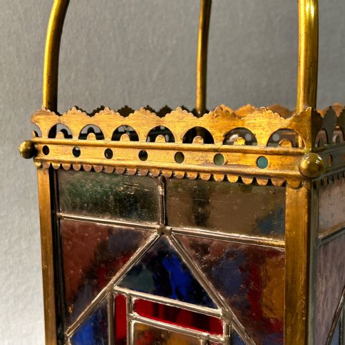 ATTRACTIVE ANTIQUE VICTORIAN STAINED GLASS AND BRASS HALL LANTERN - ADDITIONAL PHOTO 10