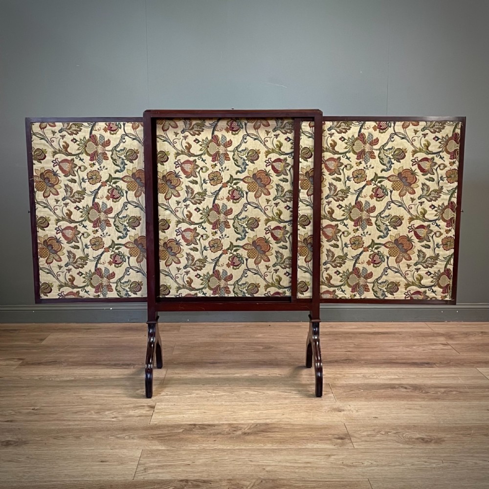 Lovely Antique Victorian Large Tapestry Mahogany Three Panel Fire Screen View IV