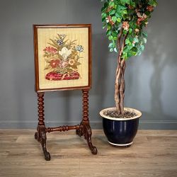 ATTRACTIVE ANTIQUE VICTORIAN BOBBIN TURNED CARVED MAHOGANY TAPESTRY FIRE SCREEN