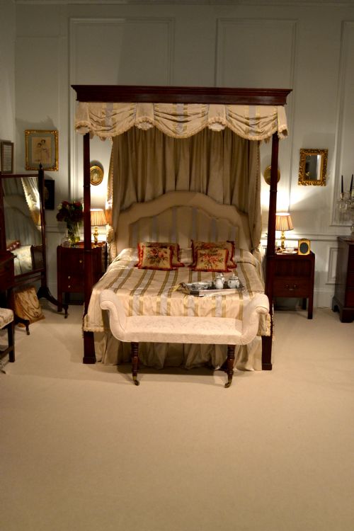 fig 2. Lovely quality early Regency mahogany four poster bed.C.1810