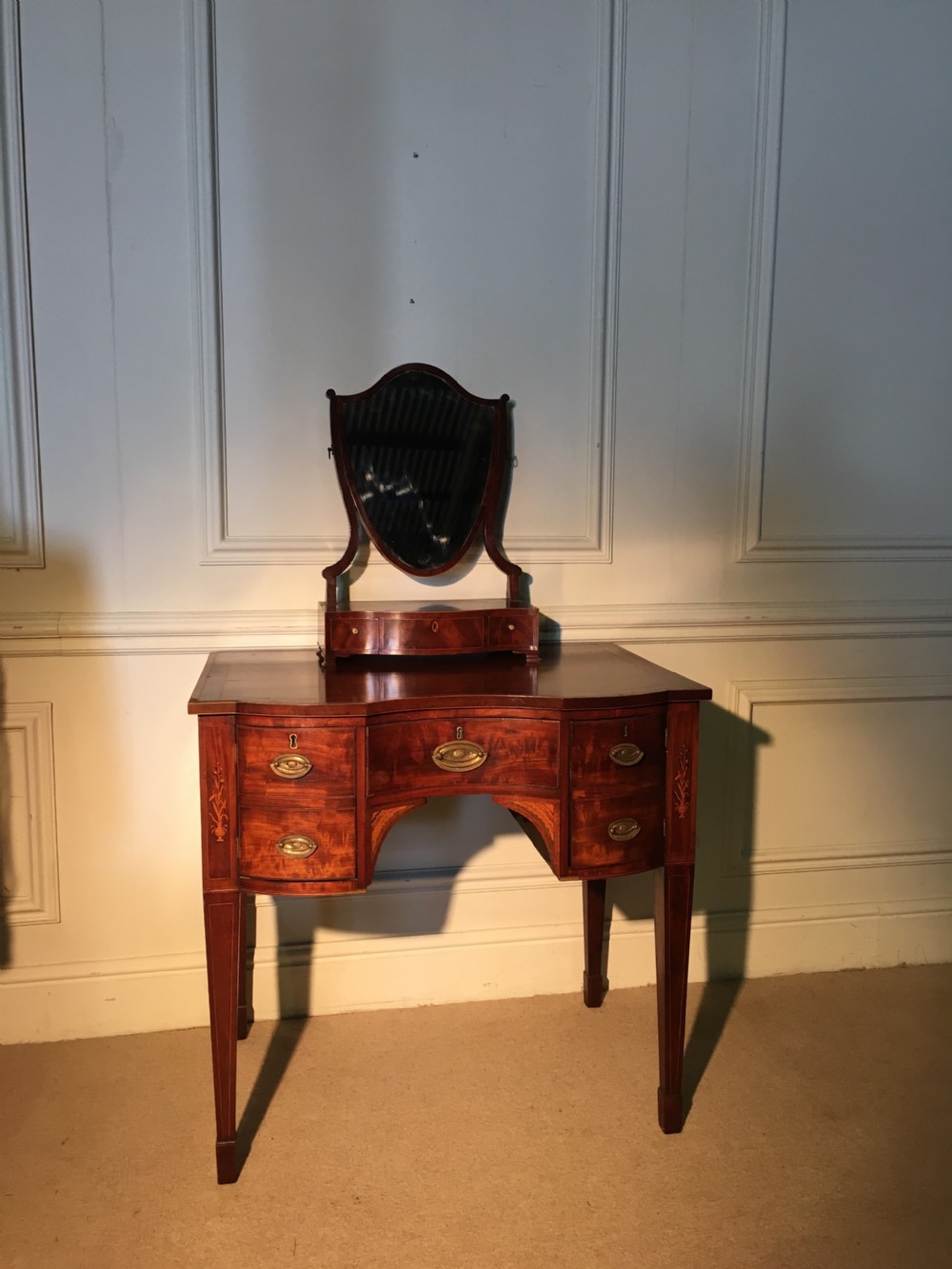 18th century Sheraton concave dressing table C.1790