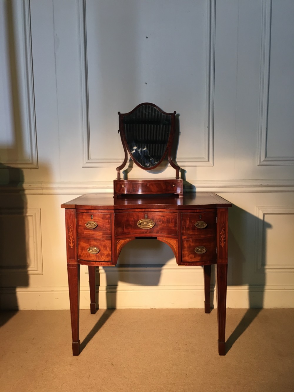 18th century Sheraton concave dressing table C.1790 View II
