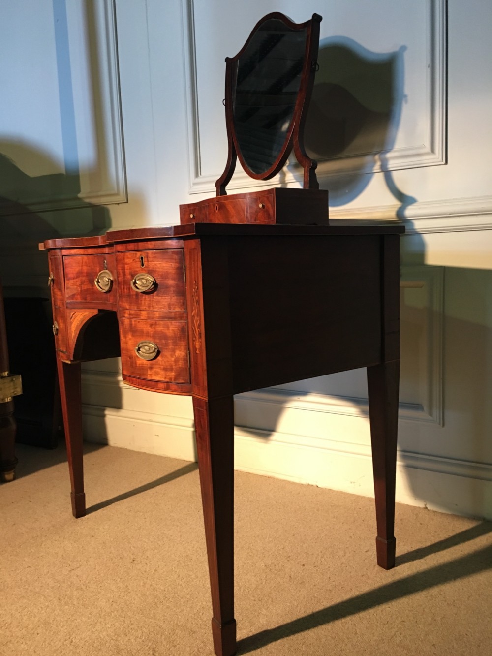 18th century Sheraton concave dressing table C.1790 View IV