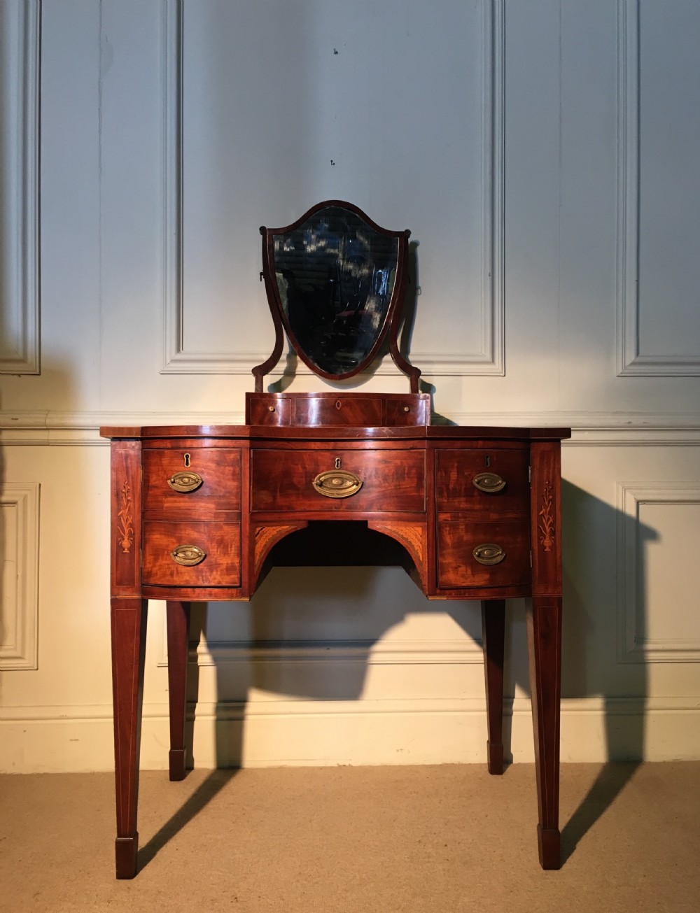 18th century Sheraton concave dressing table C.1790 View V