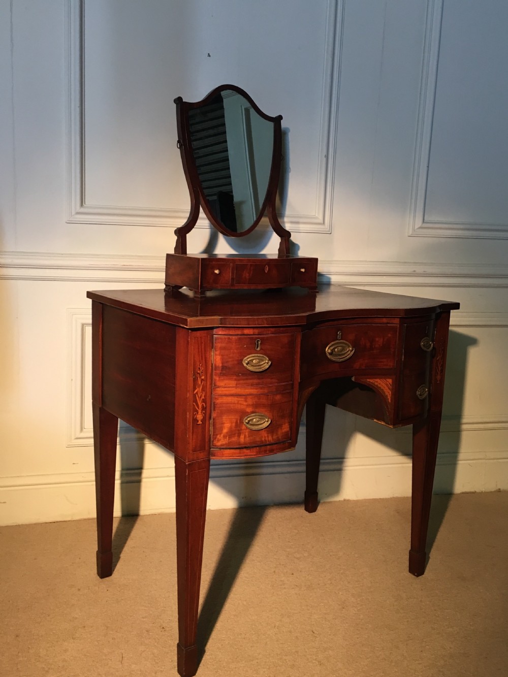 18th century Sheraton concave dressing table C.1790 View VI