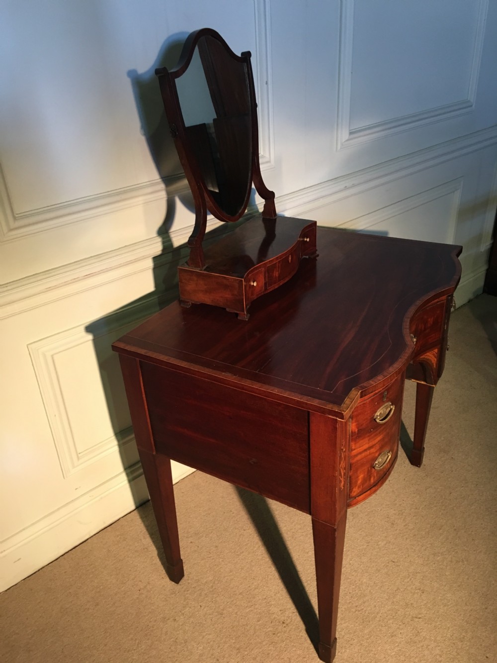 18th century Sheraton concave dressing table C.1790 View VII
