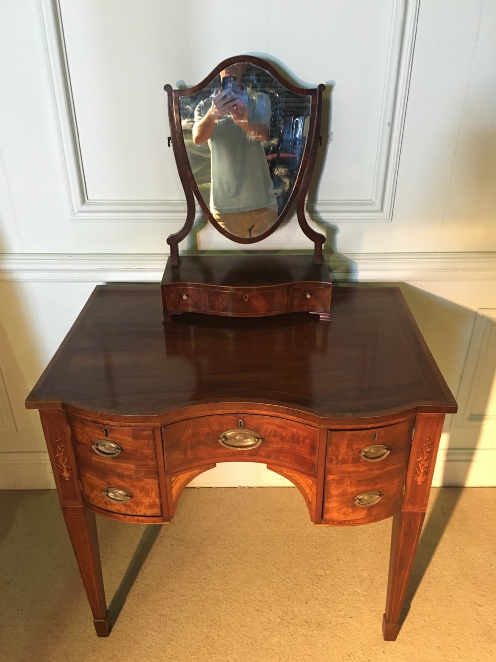 18th century Sheraton concave dressing table C.1790 View VIII