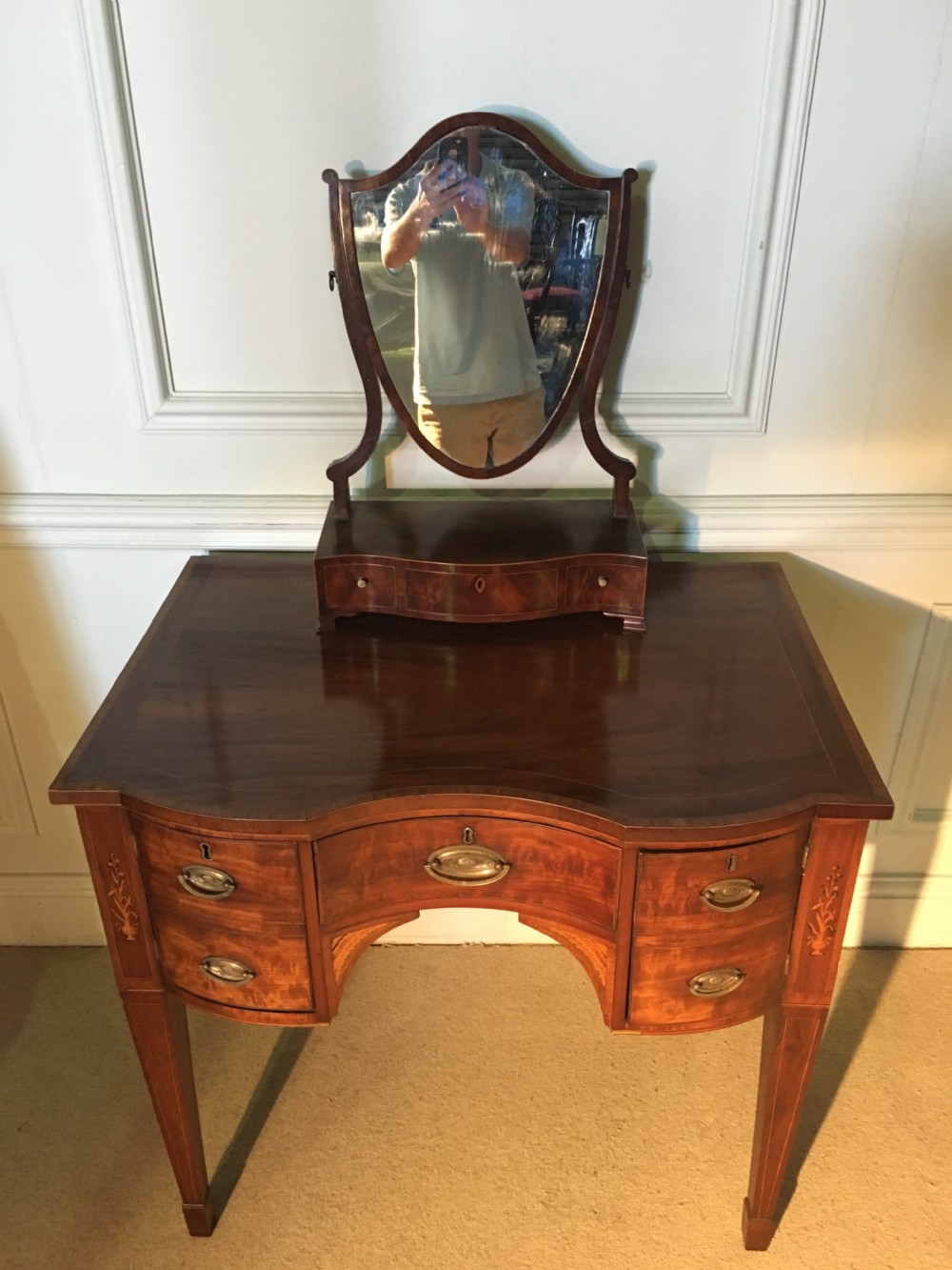 18th century Sheraton concave dressing table C.1790 View IX