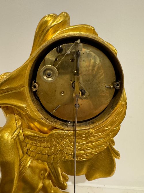 FINE AND RARE MINATURE FRENCH EMPIRE ORMOLU TABLEBOUDOIR CLOCK CIRCA 1810 - ADDITIONAL PHOTO 3