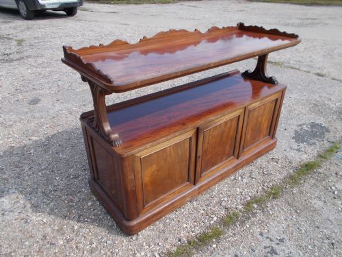 Good Mid-19th Century Mahogany Side Cabinet/buffet