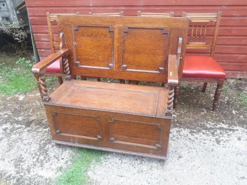 Early 20th Century Oak Monks Hall Seat.
