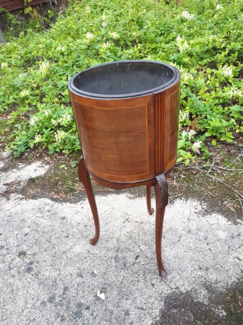 Edwardian Inlaid Mahogany Jardinere