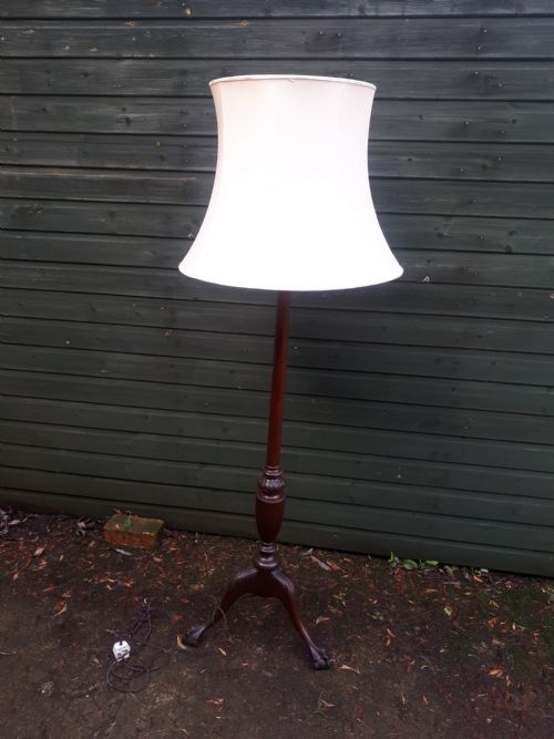 Early 20th Century Mahogany Lamp Standard.
