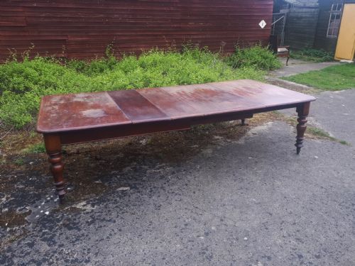 Large Early Victorian Mahogany Extending Dining Table .