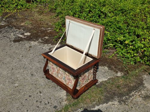 GOOD EARLY VICTORIAN ROSEWOOD BOX SEAT STOOL - ADDITIONAL PHOTO 1