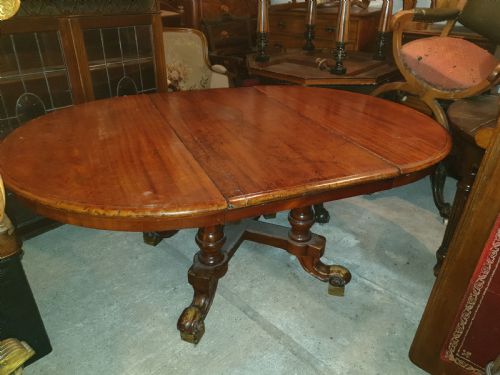 Early Victorian Extending Dining Table.