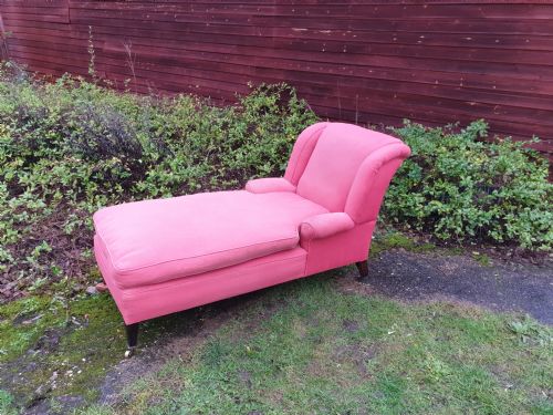 Late Victorian Upholstered Day Bed in the Manner of Howard